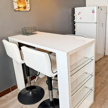 App Chaleureux Aux Portes D Aurillac, 4 Voyageurs